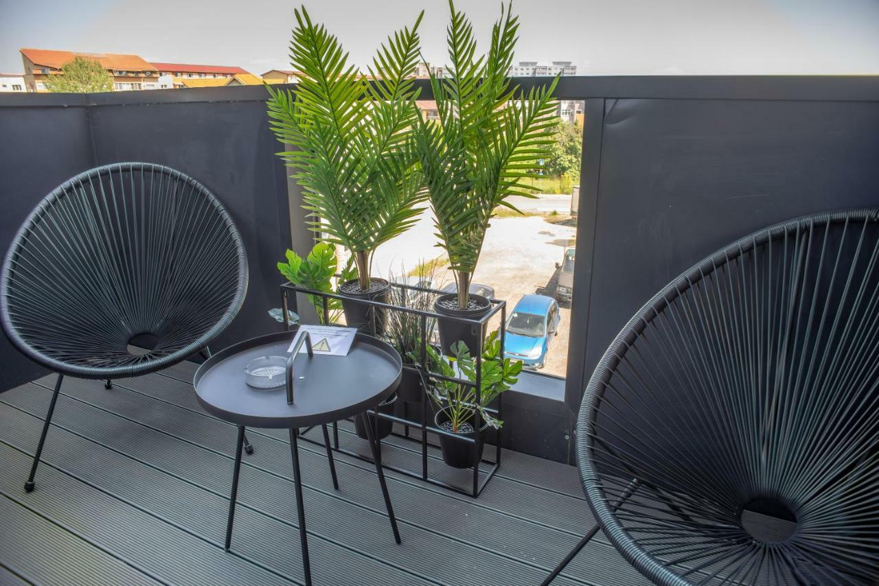 Apartments Steel Residence- Tesla Drive Experience Тимишоара Экстерьер фото